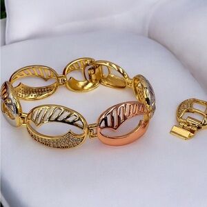 Italian Gold-Plated Luxury Three-Tone Bracelet with Extension & Unique Leaf Desi